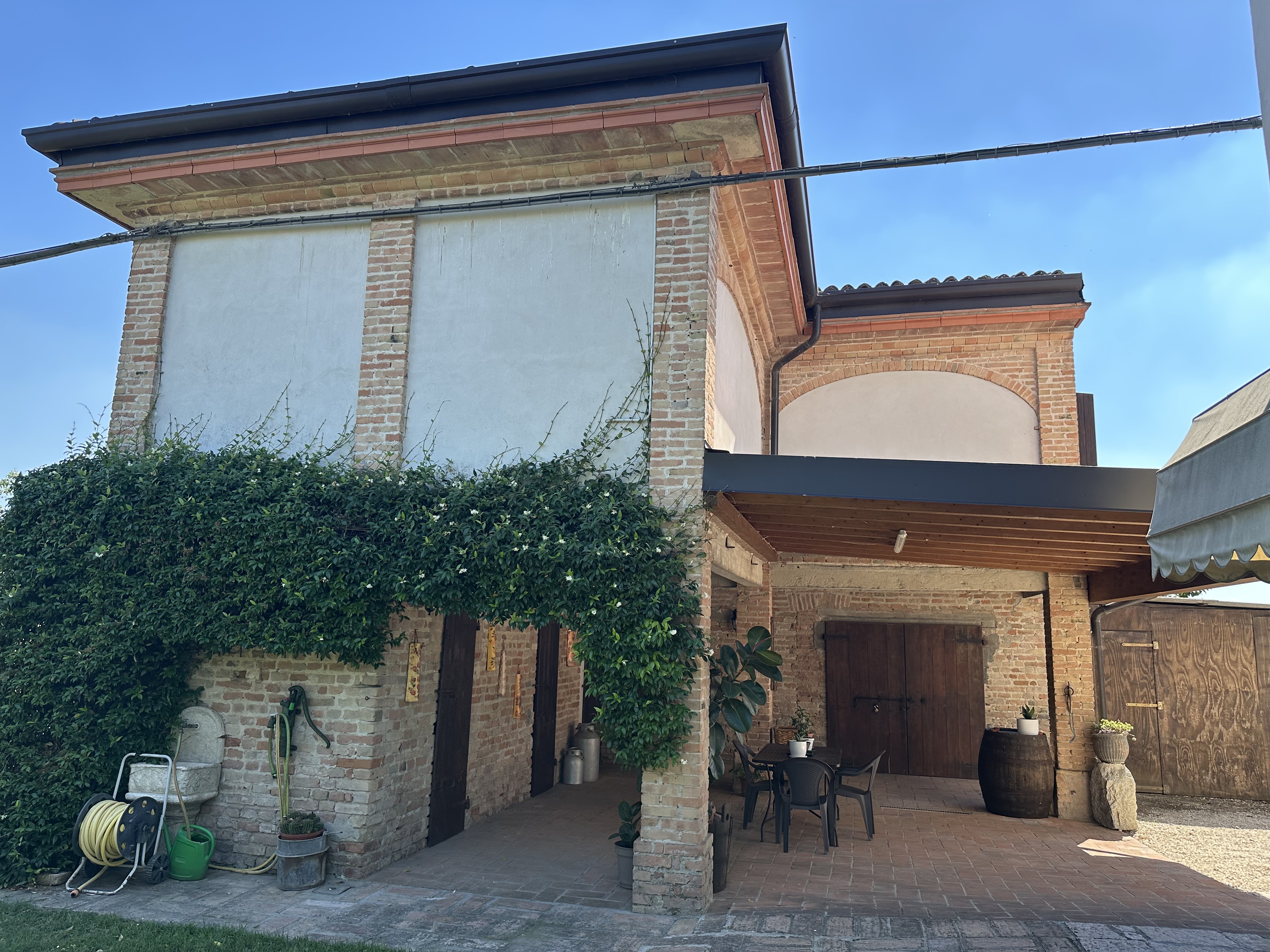 Facciata della cascina